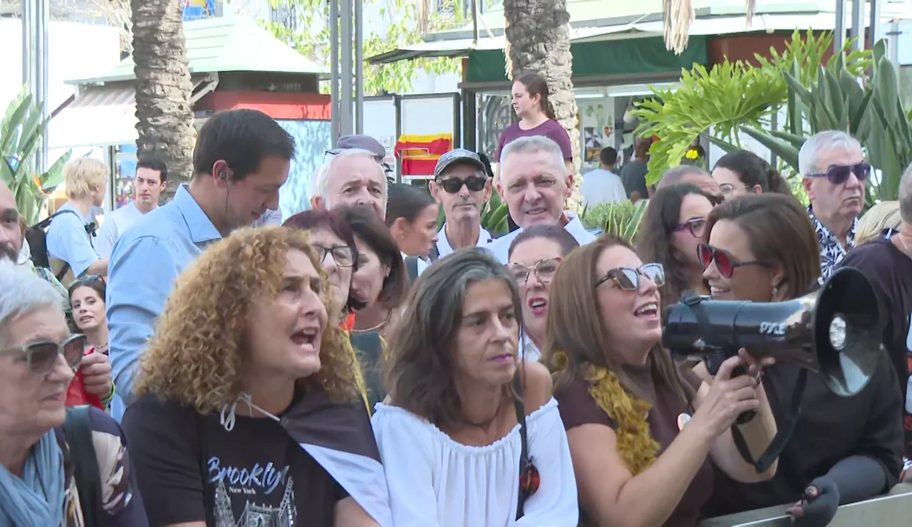 Abucheos ante la llegada de Marlaska