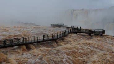 Las cataratas de Iguaz&uacute; alcanzan niveles hist&oacute;ricos, 10 veces m&aacute;s de lo normal