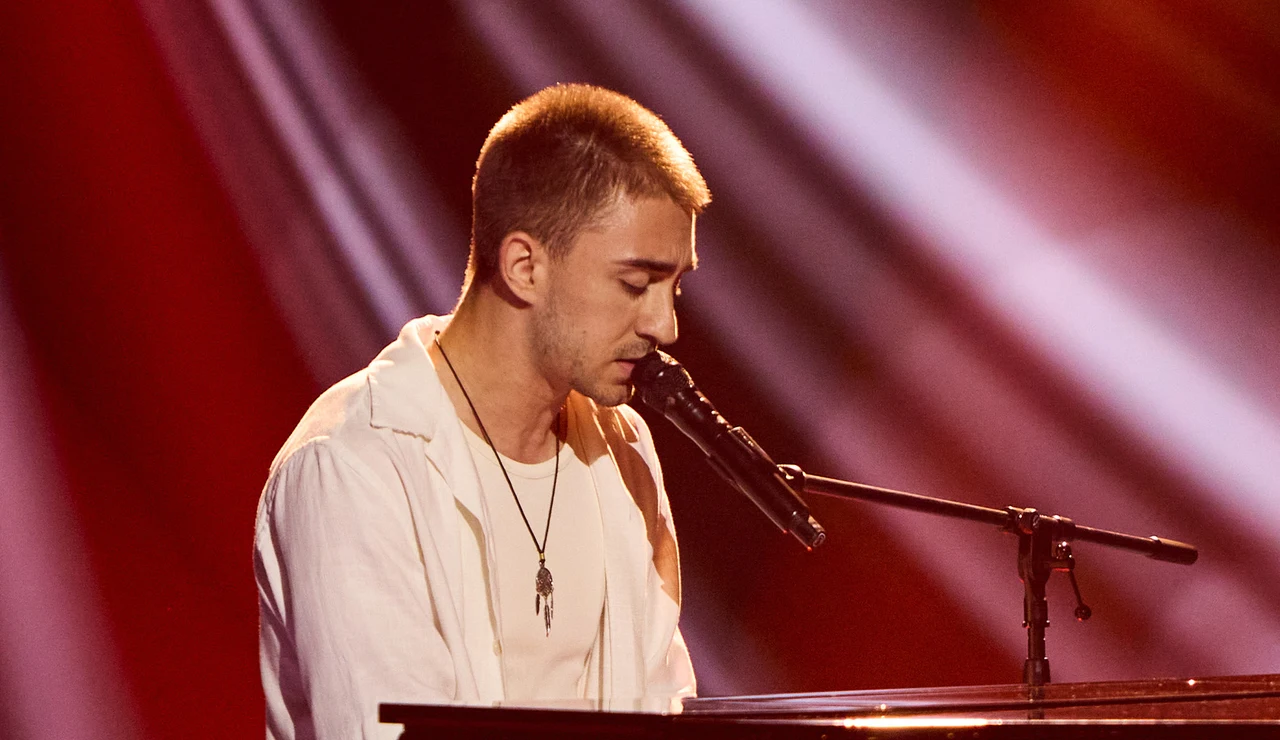 La actuación de Dario a piano conquista a Melendi en La Voz: "Tienes una voz reconocible"
