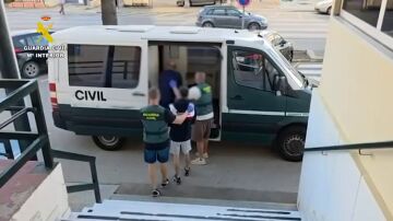  Desmantelan una base log&iacute;stica del narcotr&aacute;fico en C&aacute;diz con m&aacute;s de 10.000 litros de gasolina