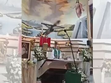 Momento de la ca&iacute;da del crucifijo