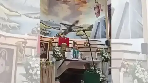 Momento de la caída del crucifijo Momento de la caída del crucifijo