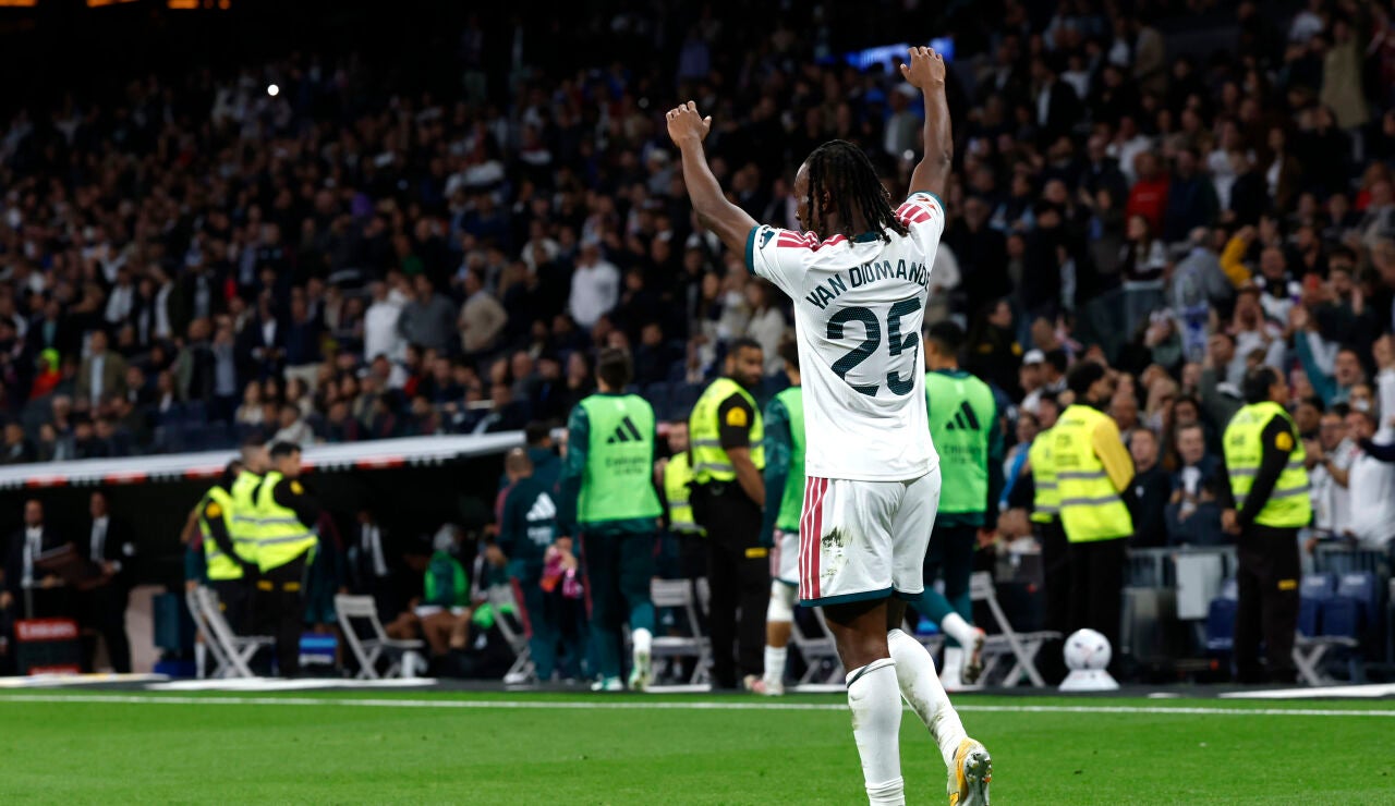Yan Diomand&eacute; celebra su gol ante el Sevilla
