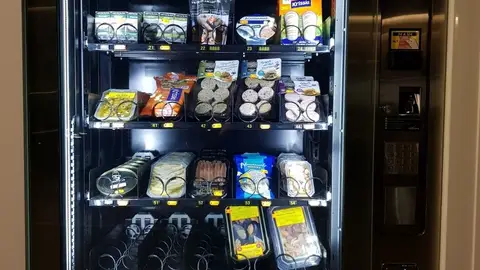 Imagen de una máquina expendedora con marisco fresco Imagen de una máquina expendedora con marisco fresco