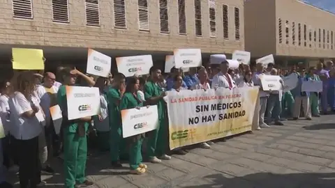 La huelga de médicos deja en vilo a un bebé de cinco meses que esperaba una resonancia en Fuerteventura La huelga de médicos deja en vilo a un bebé de cinco meses que esperaba una resonancia en Fuerteventura