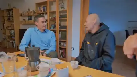 Pedro Sánchez en el Puesto de Mando de Oliva Antena 3 Noticias