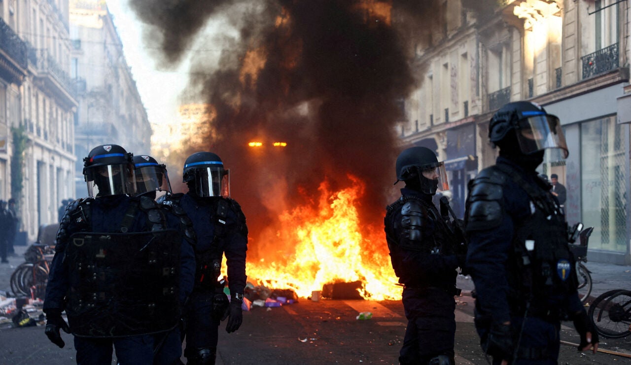 Francia recupera la calma con toques de queda y mano dura contra los saqueos 