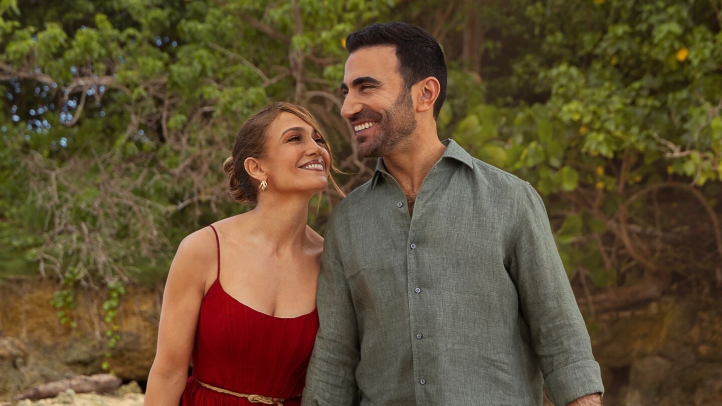 Jennifer Lopez y Brett Goldstein en Office Romance