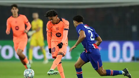 Lamine Yamal ante Achraf Hakimi Lamine Yamal ante Achraf Hakimi