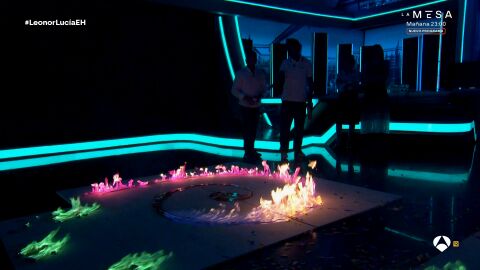 &iexcl;Un camino de fuego en El Hormiguero!: Marron incendia el plat&oacute; y lo llena de color