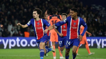 Vitinha celebra su gol ante el Barcelona