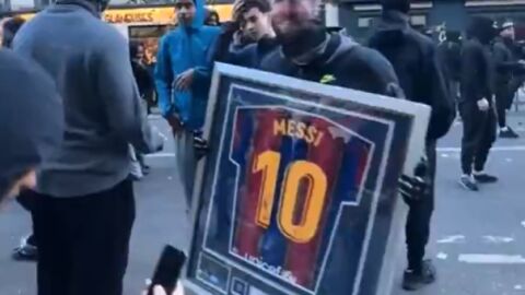 Roban una camiseta y un brazalete de Messi en Par&iacute;s