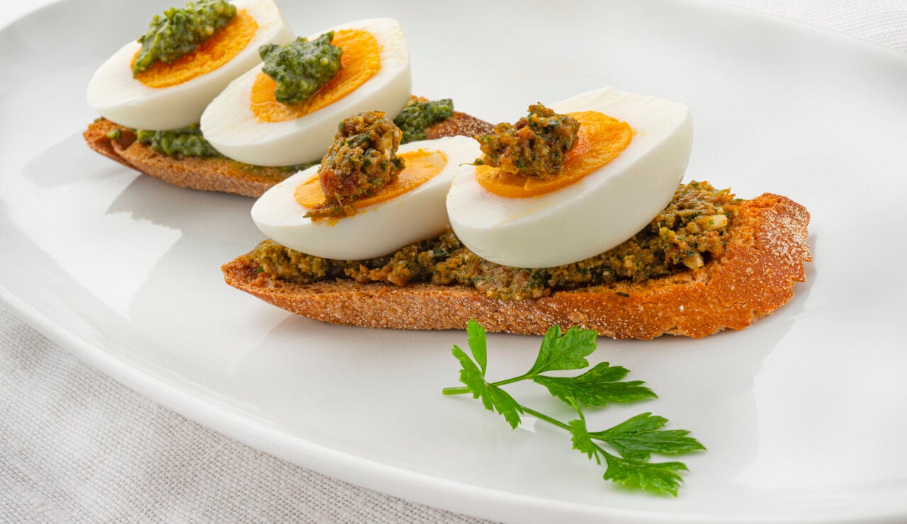 Huevos dos pestos