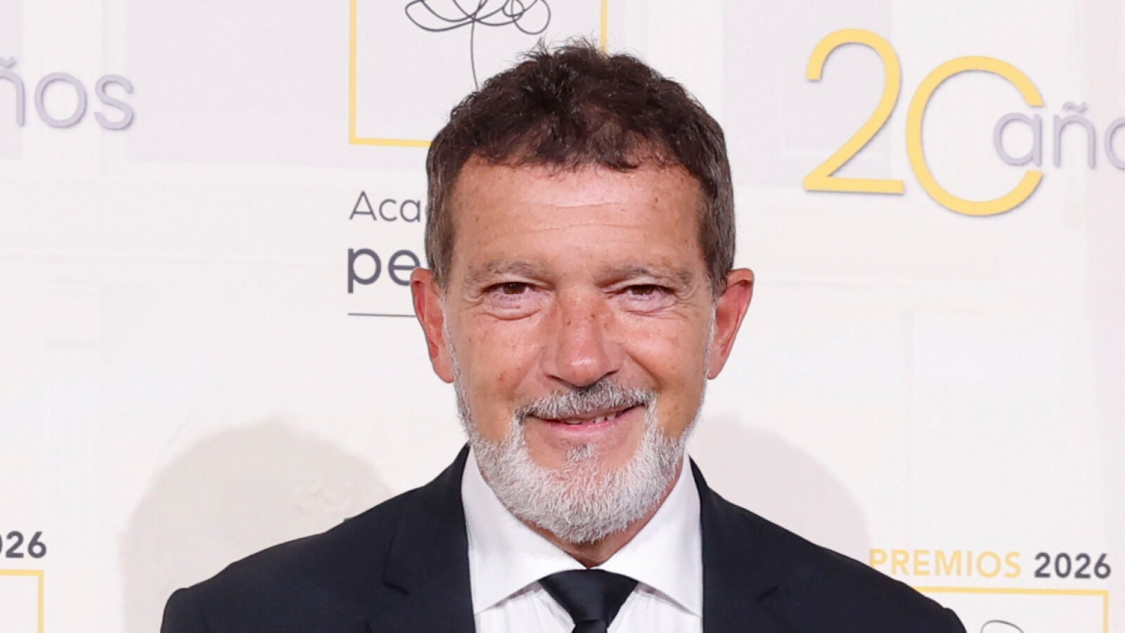 Antonio Banderas habla del primer año de casada de su hija Stella y si desea ser abuelo
