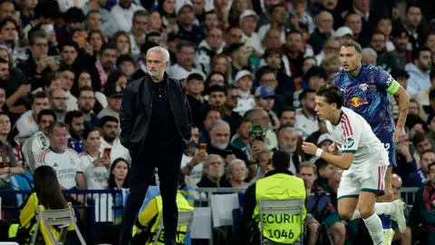 Arda Güler se lleva un balón ante Raum Arda Güler se lleva un balón ante Raum