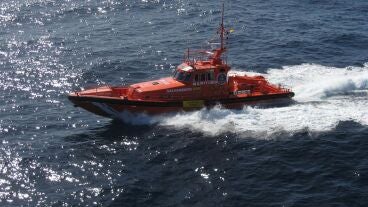 Salvamento Mar&iacute;timo acompa&ntilde;a hasta La Restinga a dos cayucos localizados este jueves pr&oacute;ximos a El Hierro
