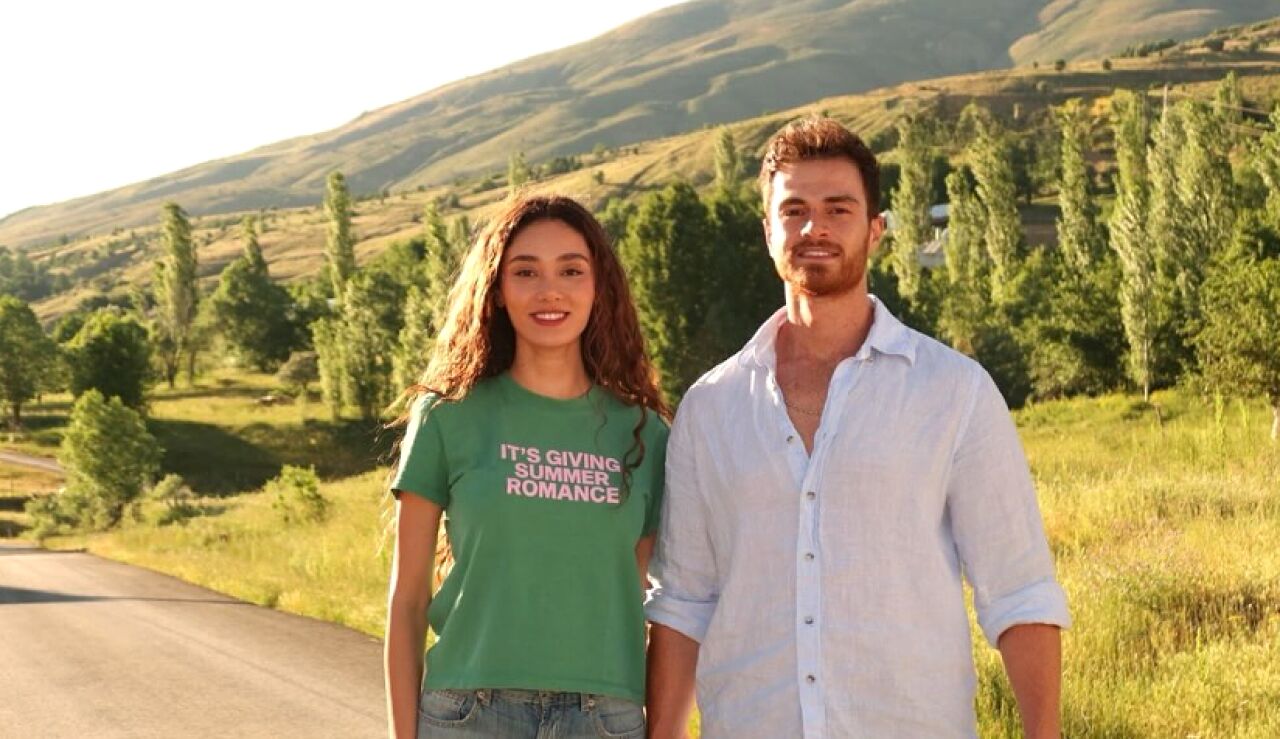 La historia de amor de Recep Usta, de Hermanos, y Gizem Sevim, Ebru en El secreto