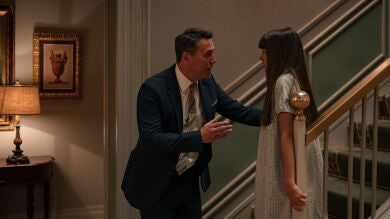 “He venido a por mi hija”: Gabriel se presenta en casa de los De la Reina para llevarse a Julia por la fuerza, pero ella se niega 