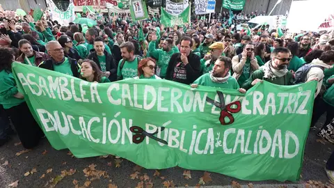 Protestas frente a la Asamblea de Madrid por la educación pública Protestas frente a la Asamblea de Madrid por la educación pública
