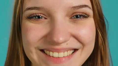 Mujer sonriendo Mujer sonriendo