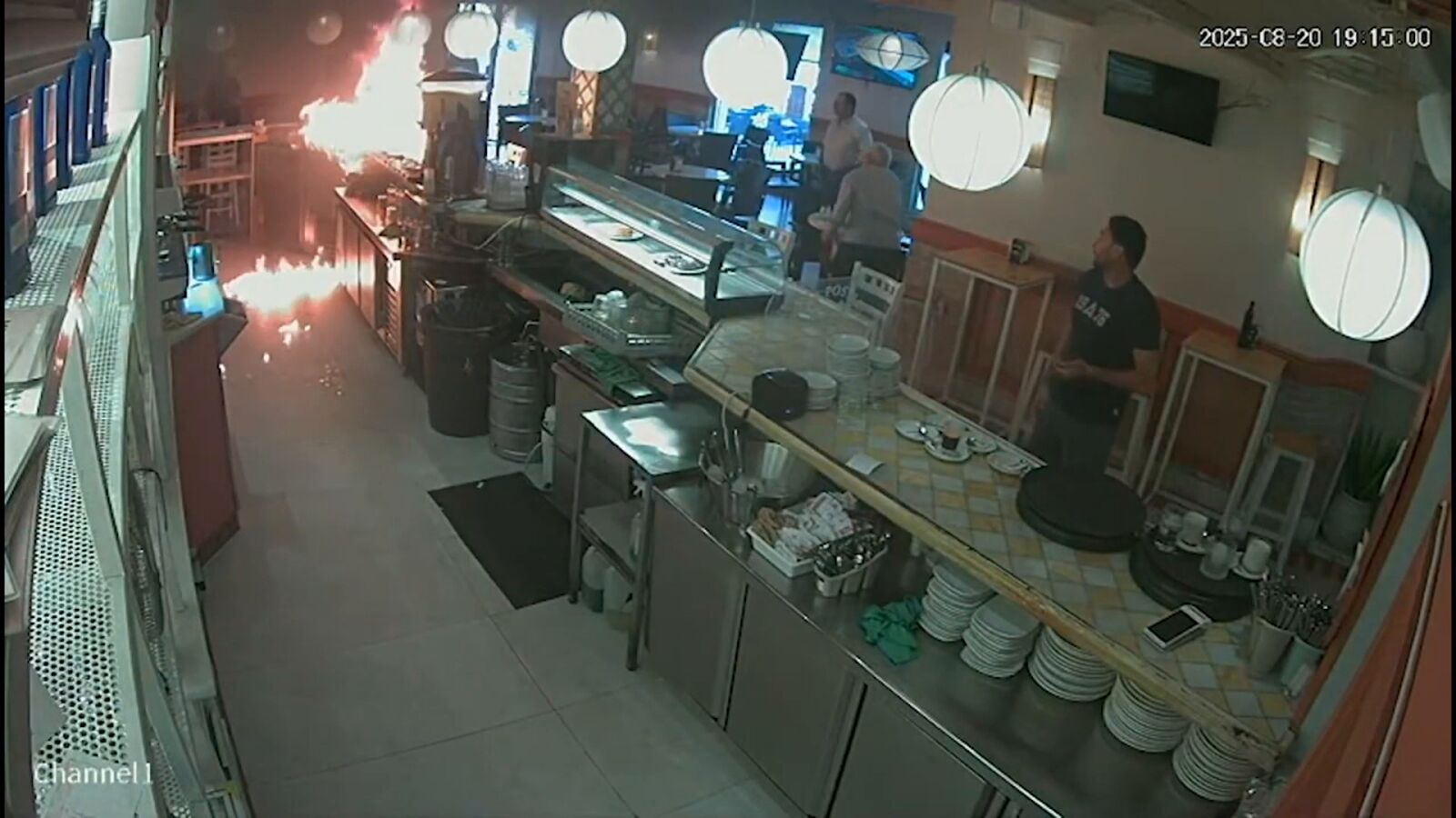 Acepta tres años y medio de cárcel por quemar intencionadamente un bar en Sevilla cuando no le dieron mayonesa para su montadito