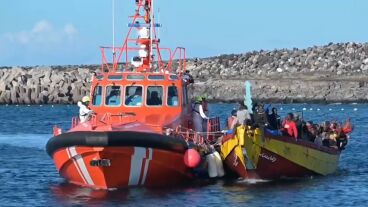 La Guardia Civil investiga la muerte de un menor arrojado al mar desde una patera llegada a El Hierro