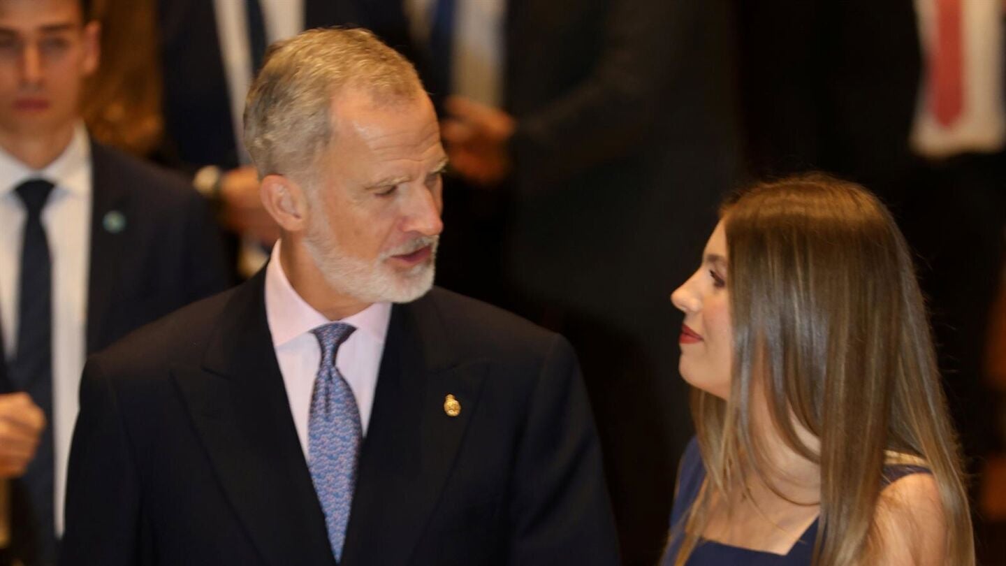 El rey Felipe VI y la infanta Sof&iacute;a