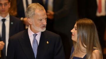 El rey Felipe VI y la infanta Sof&iacute;a