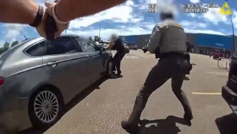 Un polic&iacute;a mata a tiros a un ni&ntilde;o de un a&ntilde;o tras abrir fuego contra un coche