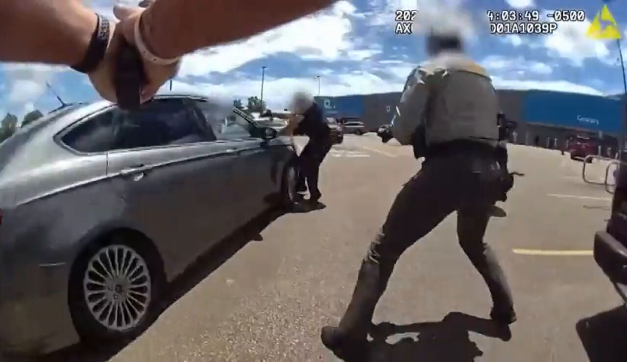 Un polic&iacute;a mata a tiros a un ni&ntilde;o de un a&ntilde;o tras abrir fuego contra un coche