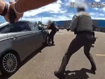 Un polic&iacute;a mata a tiros a un ni&ntilde;o de un a&ntilde;o tras abrir fuego contra un coche