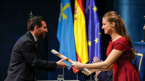 La princesa Leonor entrega a Leo Messi el Princesa de Asturias de los Deportes