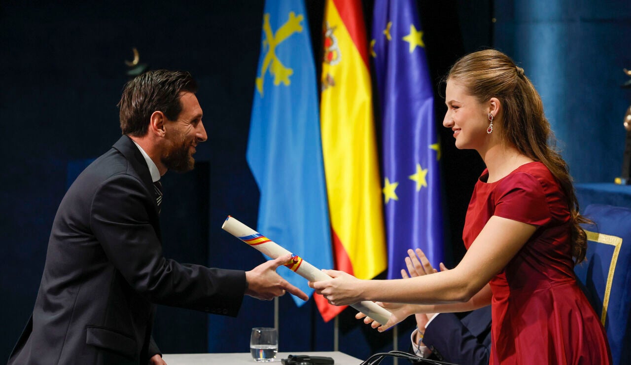 La princesa Leonor entrega a Leo Messi el Princesa de Asturias de los Deportes