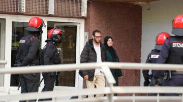 La familia desahuciada en Vitoria abandona la vivienda