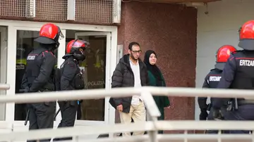 La familia desahuciada en Vitoria abandona la vivienda La familia desahuciada en Vitoria abandona la vivienda