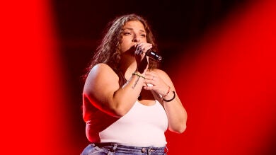 Anya arriesga con una complicada canción en La Voz: 