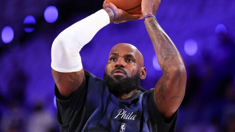 LeBron James, calentando con los Cleveland Cavaliers