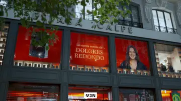 Dolores Redondo presenta su nueva novela: "Creo que el lugar perfecto para buscar la identidad está en los libros" Dolores Redondo presenta su nueva novela: "Creo que el lugar perfecto para buscar la identidad está en los libros"