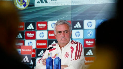 Jos&eacute; Mourinho en rueda de prensa antes del Cl&aacute;sico