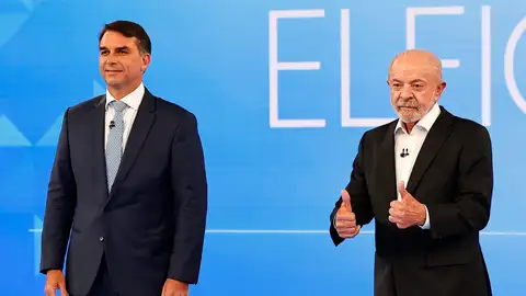 Flávio Bolsonaro y Lula da Silva en el último debate televisado en Brasil Flávio Bolsonaro y Lula da Silva en el último debate televisado en Brasil