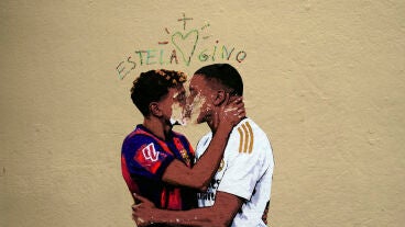 El beso de Lamine Yamal y Mbapp&eacute;, el nuevo mural de TvBoy antes del cEl beso de Lamine Yamal y Mbapp&eacute;, el nuevo mural de TvBoy antes del Cl&aacute;sicol&aacute;sico