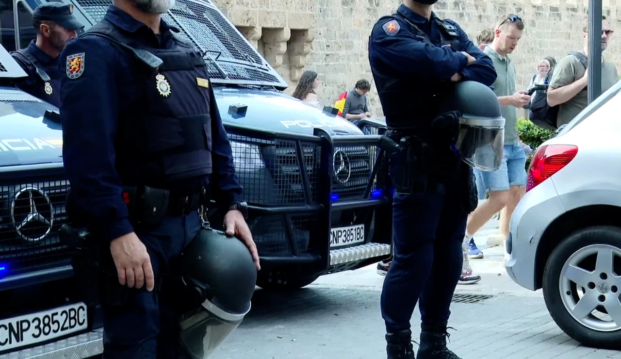 Agentes policiales