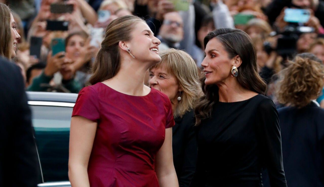 La princesa Leonor y la reina Letizia en los Premios Princesa de Asturias 2026