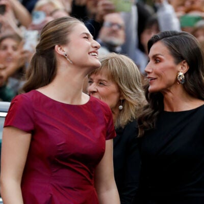 La princesa Leonor y la reina Letizia en los Premios Princesa de Asturias 2026