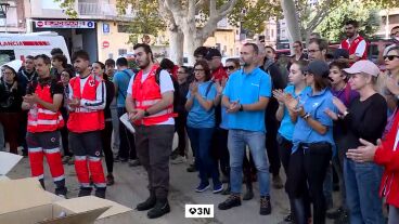Cientos de voluntarios colaboran en Oliva tras la DANA