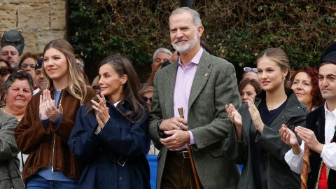 La familia real en Llanes en la entrega del Premio al Pueblo Ejemplar