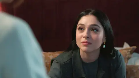 “Serás una madre maravillosa”: las bonitas palabras de Refika a Zeynep al ver cómo cuida a Kader “Serás una madre maravillosa”: las bonitas palabras de Refika a Zeynep al ver cómo cuida a Kader