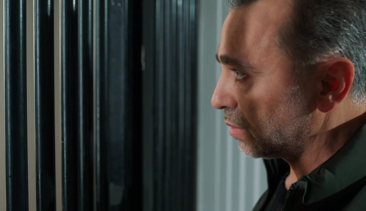 Cihan se entrega por Serhat y acaba en el calabozo: ¿protege a su hermano o tiene un plan oculto?