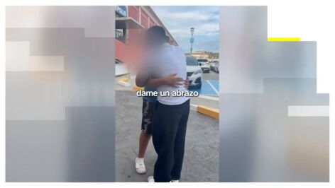 Un creador de contenido cambia la vida a un menor que vend&iacute;a botellas de agua en Alicante: "&iexcl;Dios! &iexcl;Muchas gracias!"