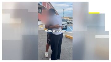 Un creador de contenido cambia la vida a un menor que vend&iacute;a botellas de agua en Alicante: "&iexcl;Dios! &iexcl;Muchas gracias!"